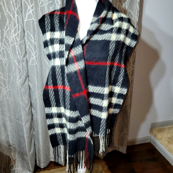 Burberry Accessories - Large 100% wool Burberry scarf GUC
